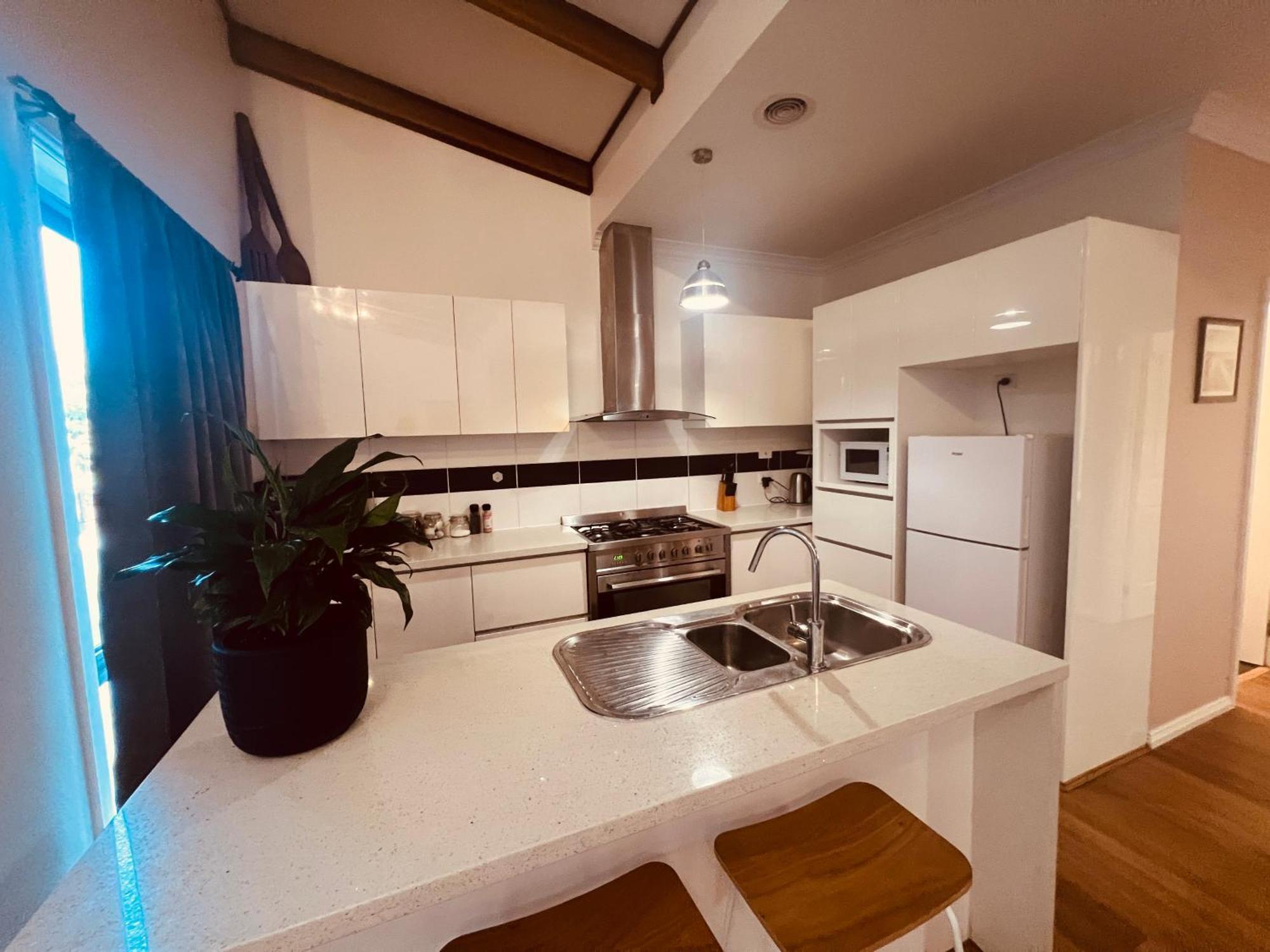 Cosy 4Br Home 15 Minutes Away From Melbourne Airport St Albans Экстерьер фото